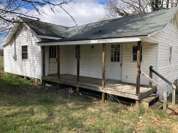 1062 N Main St, Hillsville, VA 24343