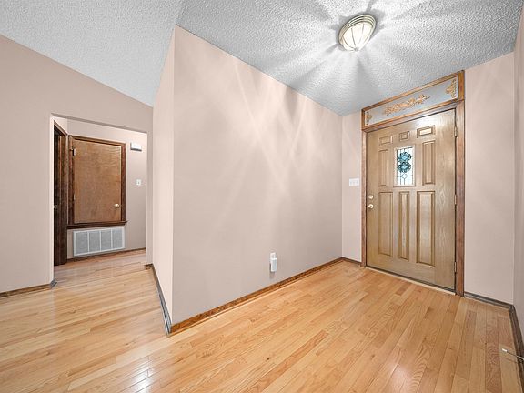 3rd image of 2012 Cherry Creek Cir
