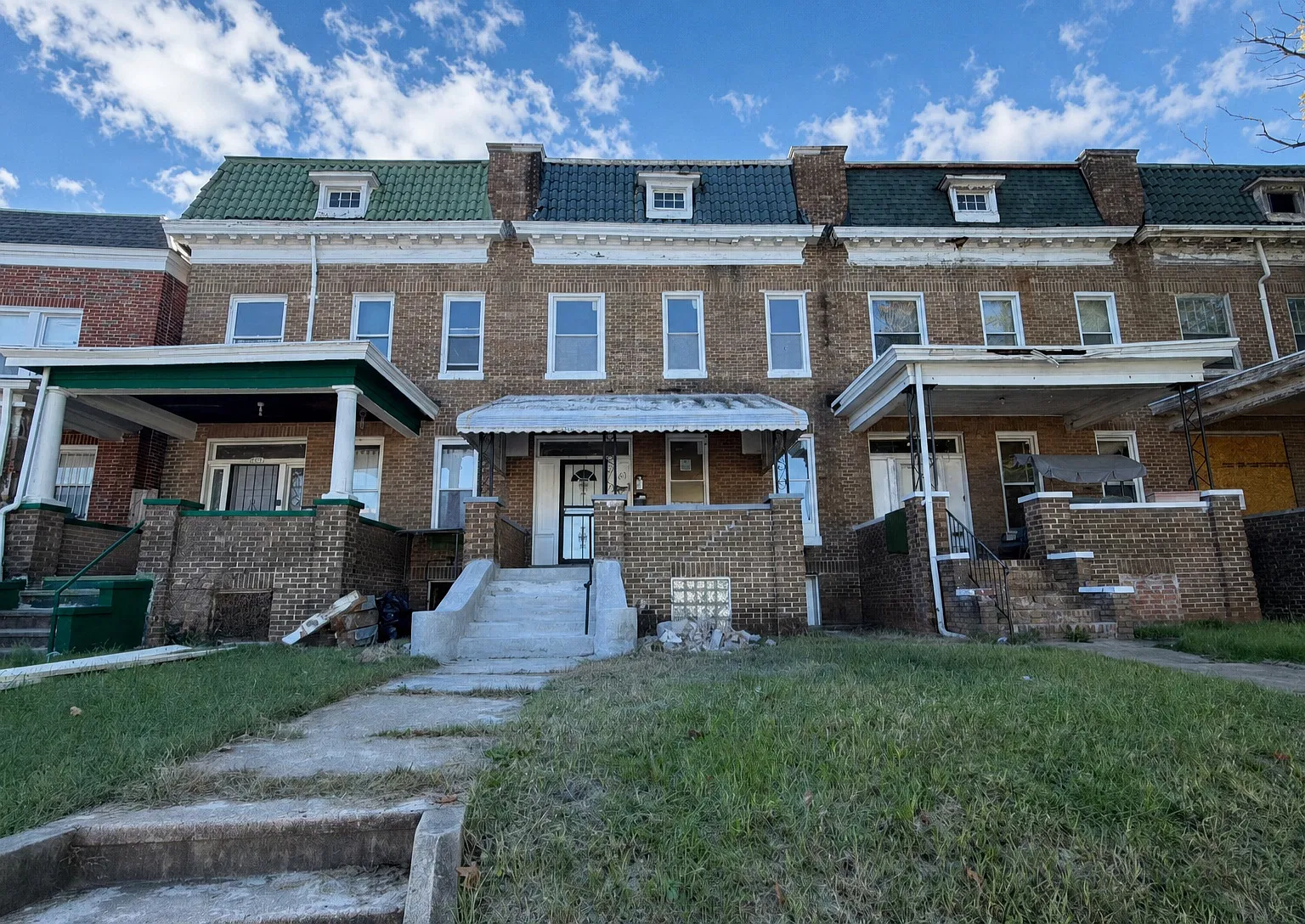 Stunning Renovated 4BR/2.5BA Home | Gourmet Kitchen, Rear Deck & Spacious Yard! — Photo 1