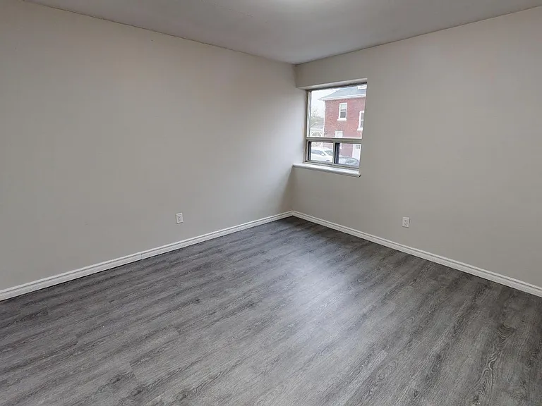 3125 Sandwich St — Photo 2