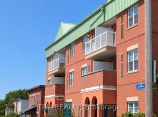 130 Rochester St #2, Ottawa, ON K1R 0A3