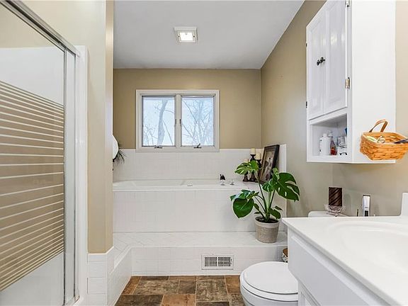 4th image of 25620 Louisa Dr