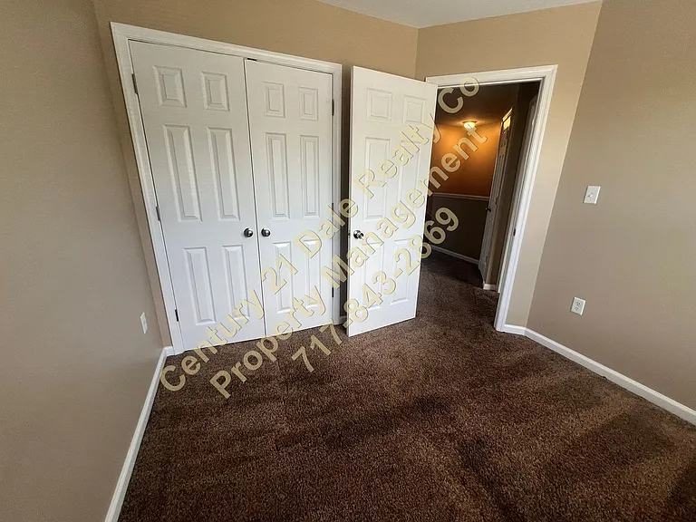 210 Royal Dr — Photo 15
