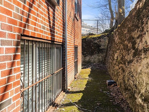 4th image of 2089 Dorchester Ave APT 2