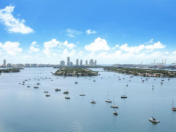 3rd image of 1000 Venetian Way #1902
