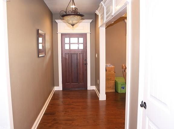 4th image of 2301 Valley Dr