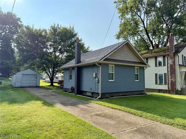 105 Penn Ave, Bowerston, OH 44695