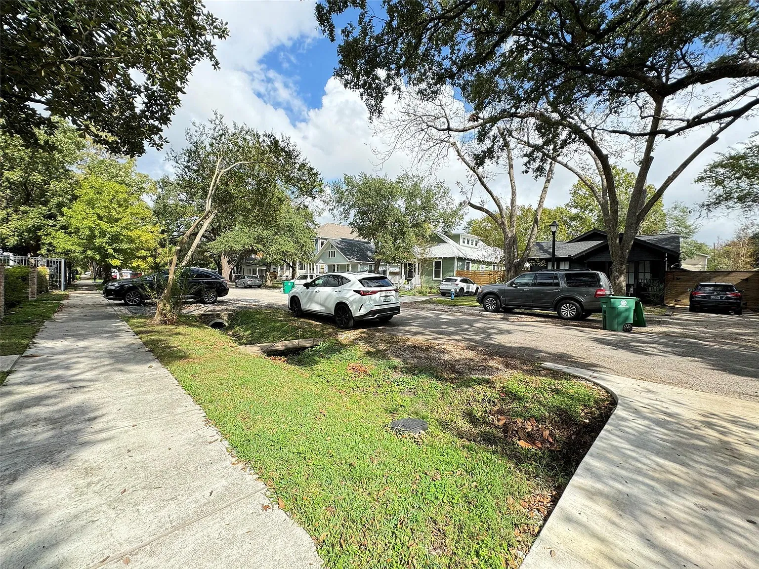 1 bed, 1.5 bath, 1366 sqft, $1,400 — Photo 3