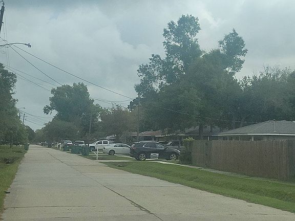 5th image of 3934 Riviera Dr