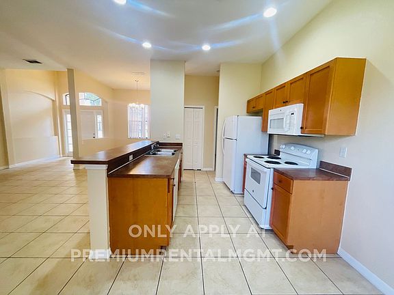2nd image of 404 Cinnamon Dr