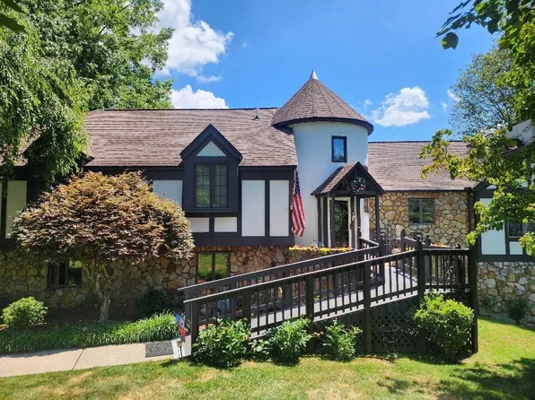 1A Summerset Dr, Mount Hope, WV 25880