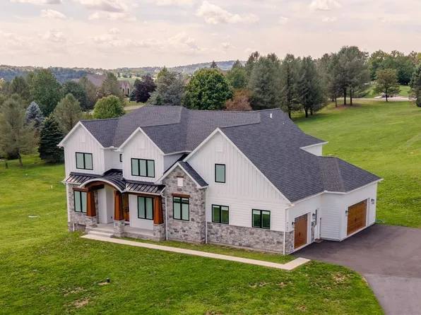 4280 E Wyndemere Cir, Schnecksville, PA 18078