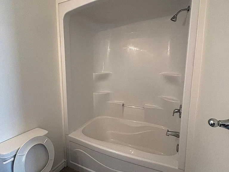 10.5 Dufferin St #16 — Photo 15