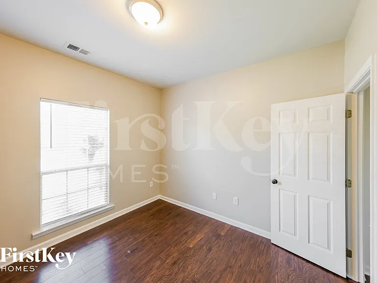 925 Jackson Cir — Photo 12
