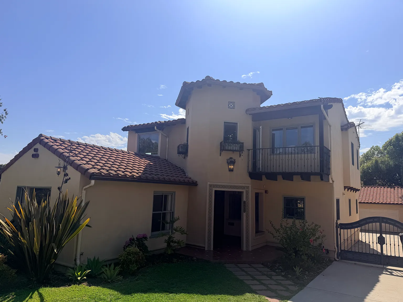 5 bed, 2976 sqft, $6,990 — Photo 3