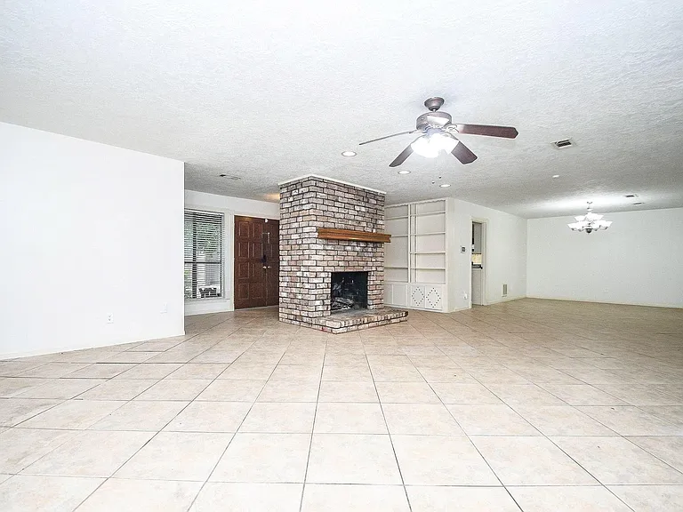 6702 Spring Leaf Dr — Photo 12
