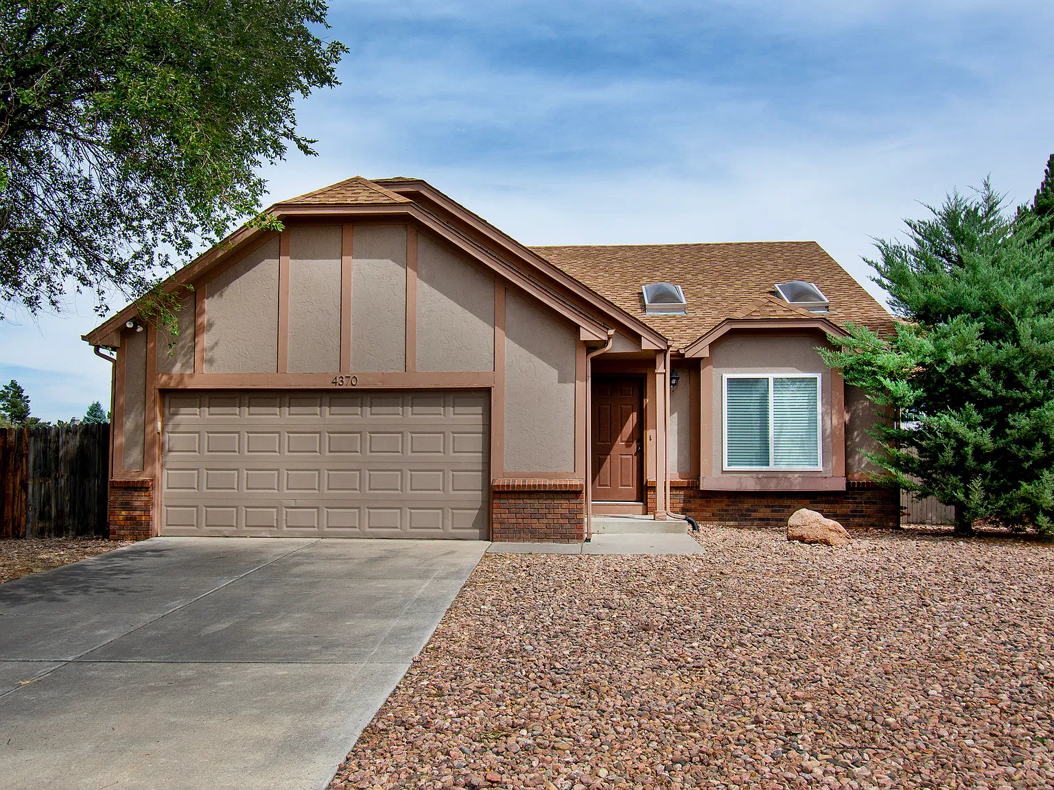 5 bed, 2666 sqft, $2,300 — Photo 2