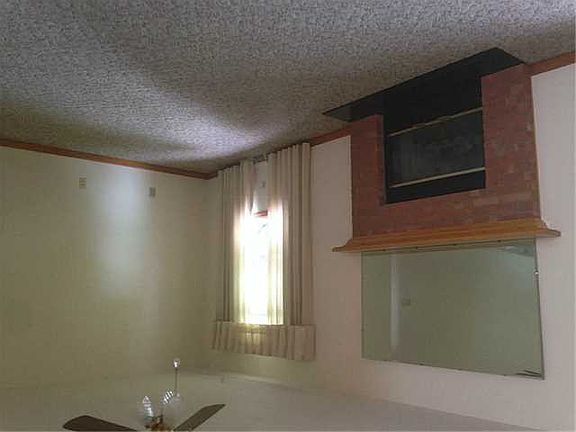 2nd image of 28596 Woodland Ave