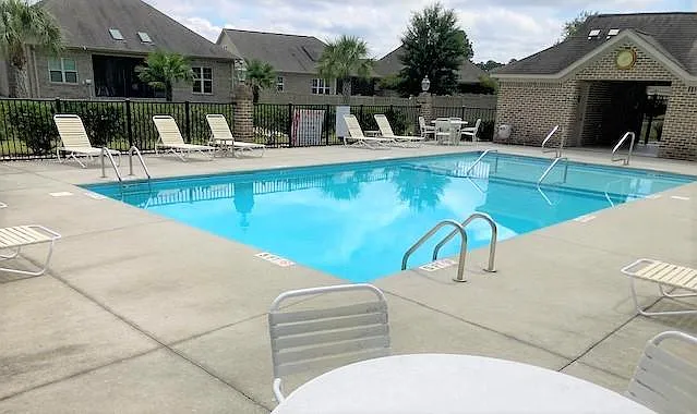Community Pool - full access to tenant