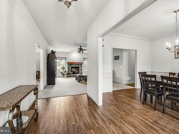 3rd image of 33 Apple Blossom Ln