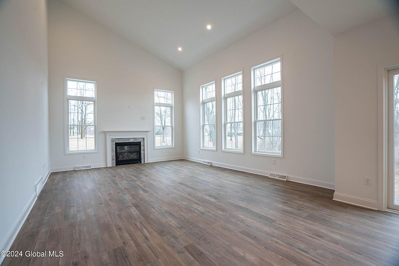 5th image of 16 Wetherby Court