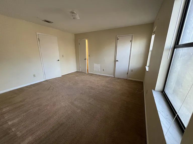 803 Kelly Dr — Photo 8