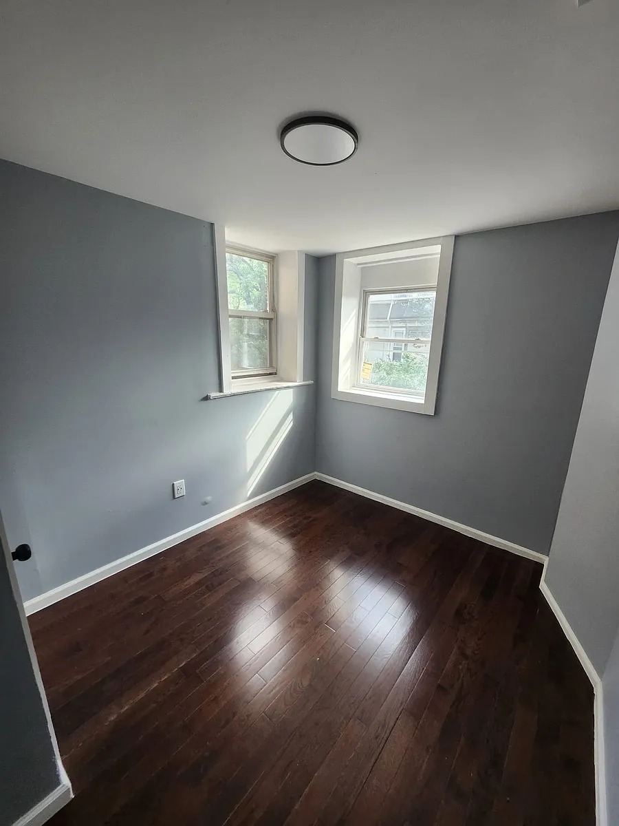 Photo 2 of 7 - 275 S 7th St #B - Newark, NJ Building Photo - 275 S 7th St #B