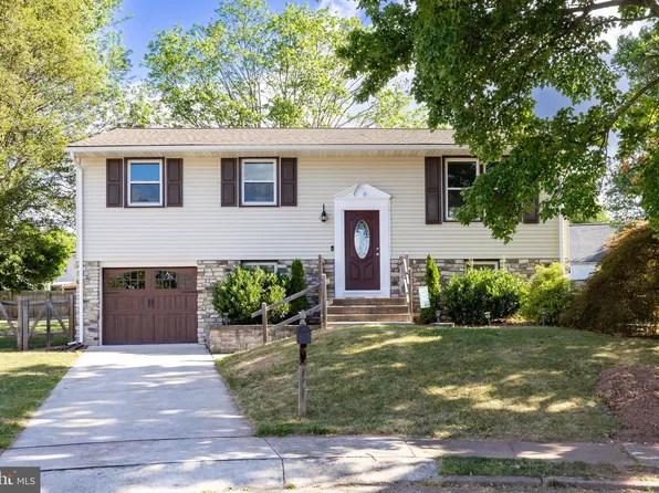 7 Maplewood Ct, Douglassville, PA 19518