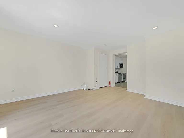 203 Quebec St — Photo 10