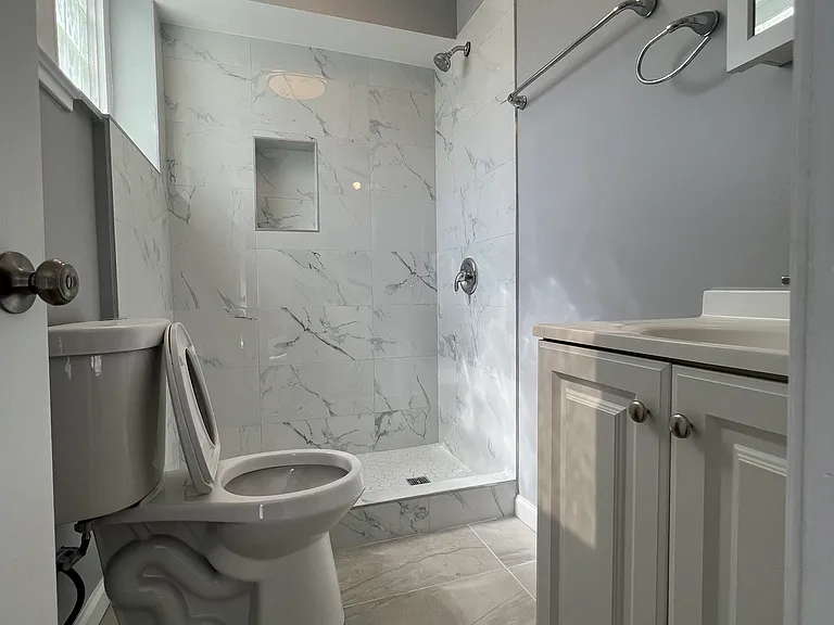 210 E End Ave #2B — Photo 9