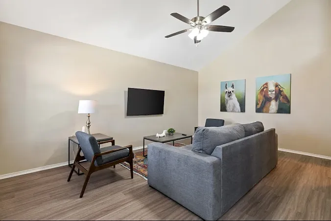 3 bed, 1221 sqft, $4,000 — Photo 2