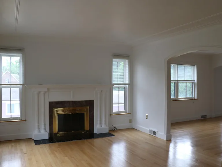 221 Green Ave #2 — Photo 1