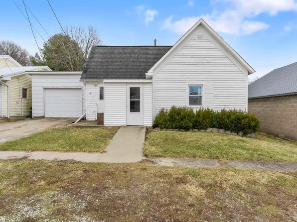 40 E 5th St, Dallas City, IL 62330