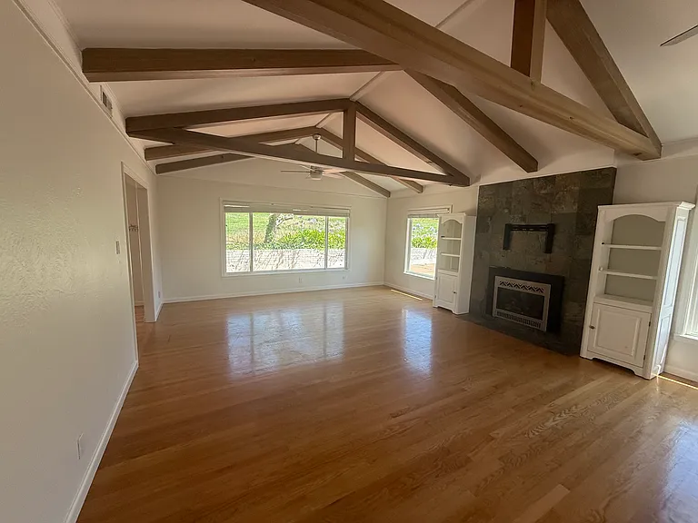 32 Seca Pl — Photo 6