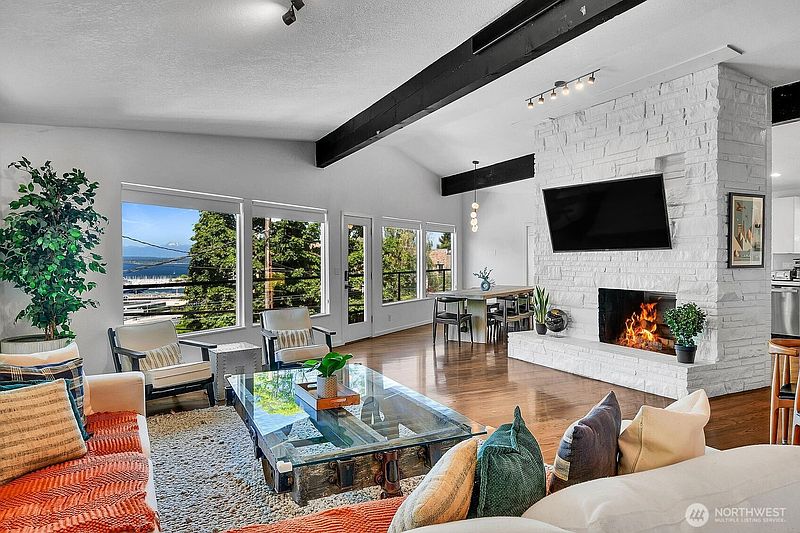 3rd image of 1115 8th Avenue W
