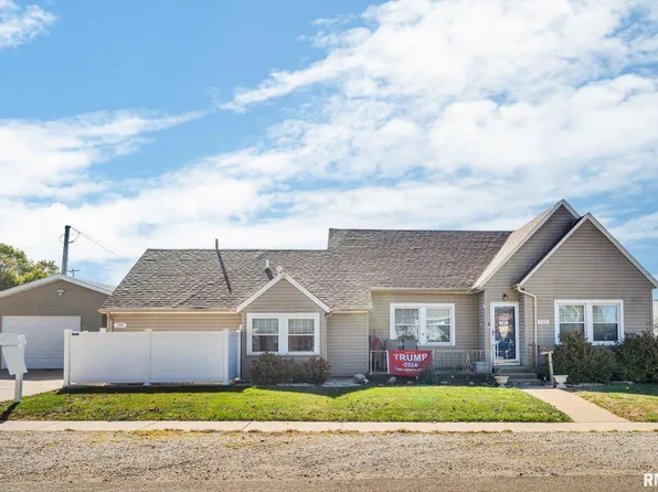 118 Brown St #122, Geneseo, IL 61254