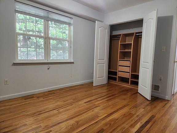 5th image of 1323 E 70th St Floor 1