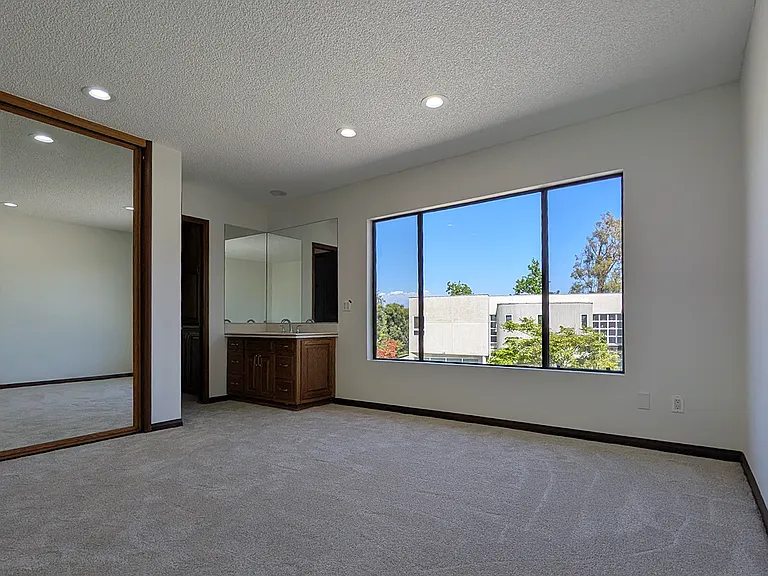 545 Hillgreen Dr — Photo 35