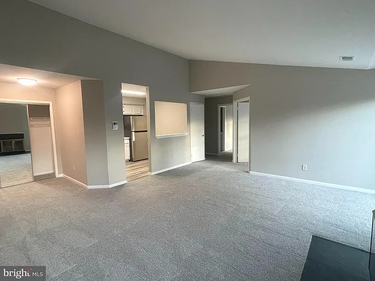 205 Salem Ct #10 — Photo 2