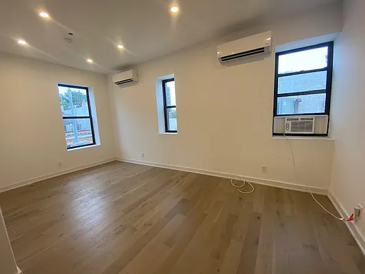 Rented by Compass | media 11