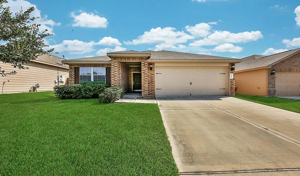 3 bed, 1329 sqft, $1,750 — Photo 1