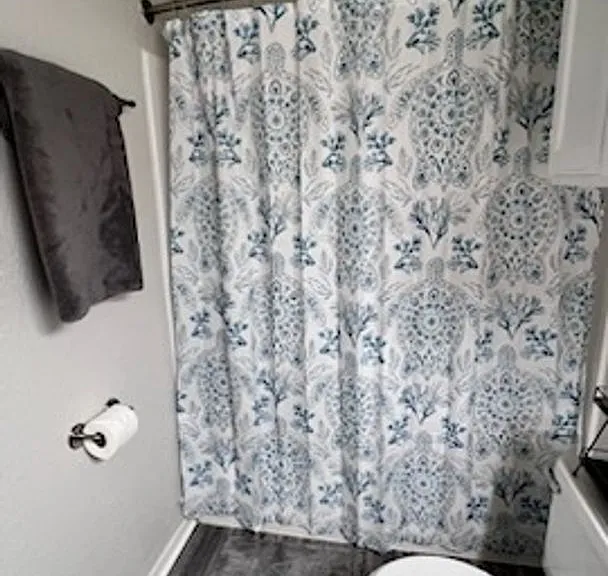 Hickory Grove Apartments — Photo 12