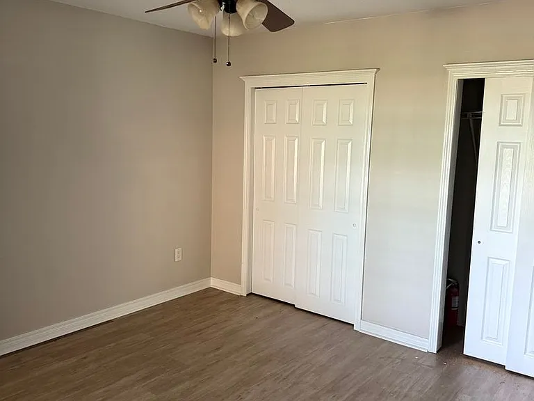 Silver Sands Apartments — Photo 31