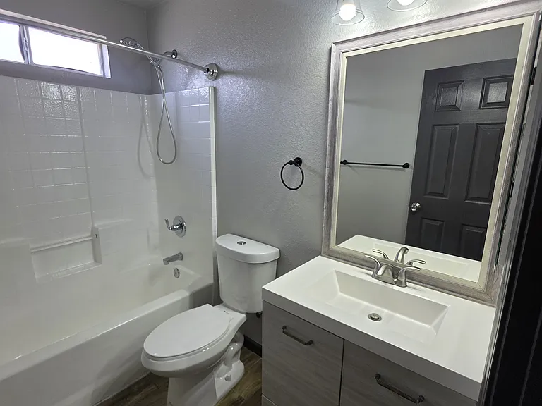 1462 E 28th Ave #4 — Photo 35