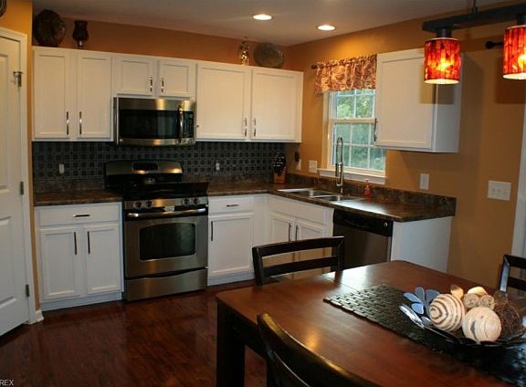 4th image of 588 Meadow Glen Ln