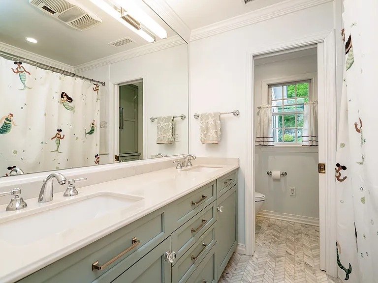 10 Loewen Ct — Photo 30