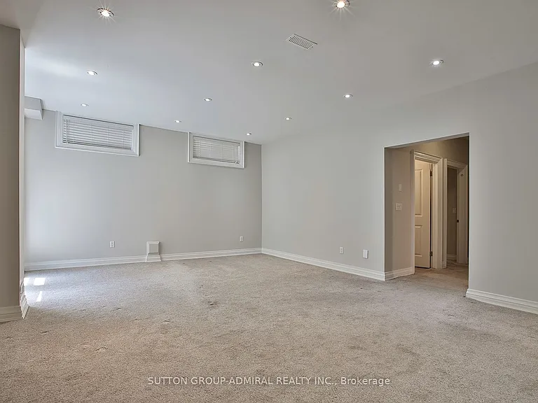 21 Dunblaine Ave — Photo 29