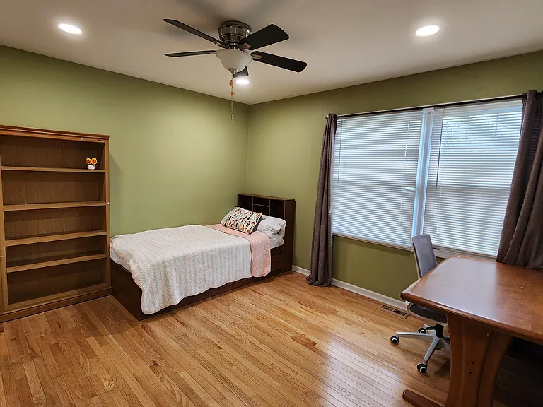 1807 Monroe Ct — Photo 10