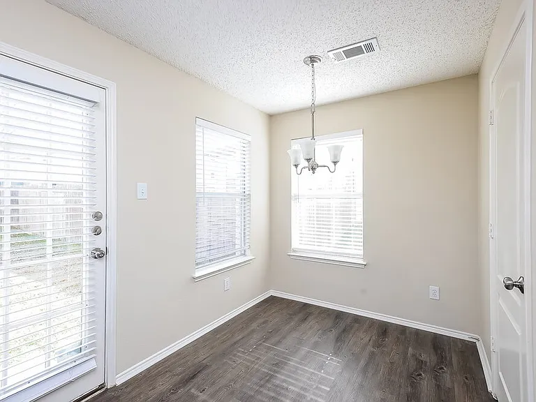 8716 Gaines Dr — Photo 6