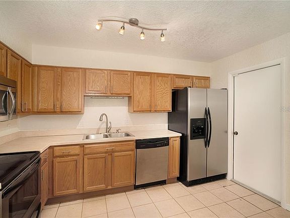 3rd image of 1031 Waverly Dr